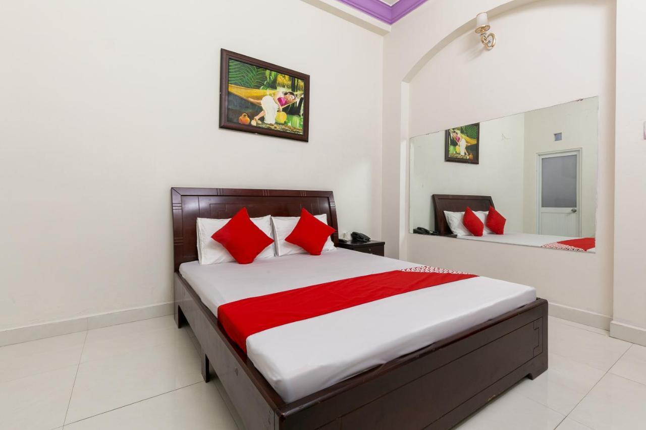 Oyo 486 Nhat Nhat Hotel Ho Chi Minh-stad Buitenkant foto