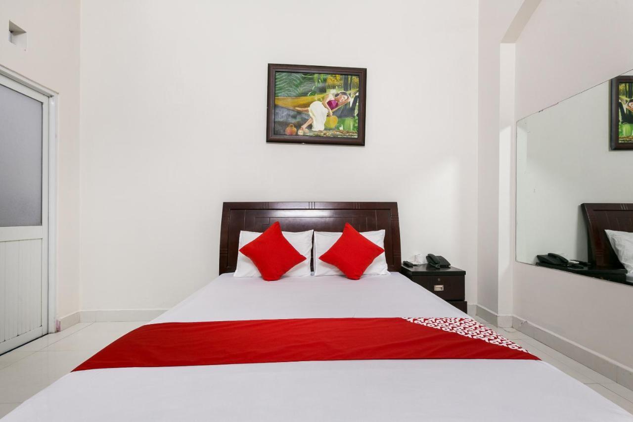 Oyo 486 Nhat Nhat Hotel Ho Chi Minh-stad Buitenkant foto